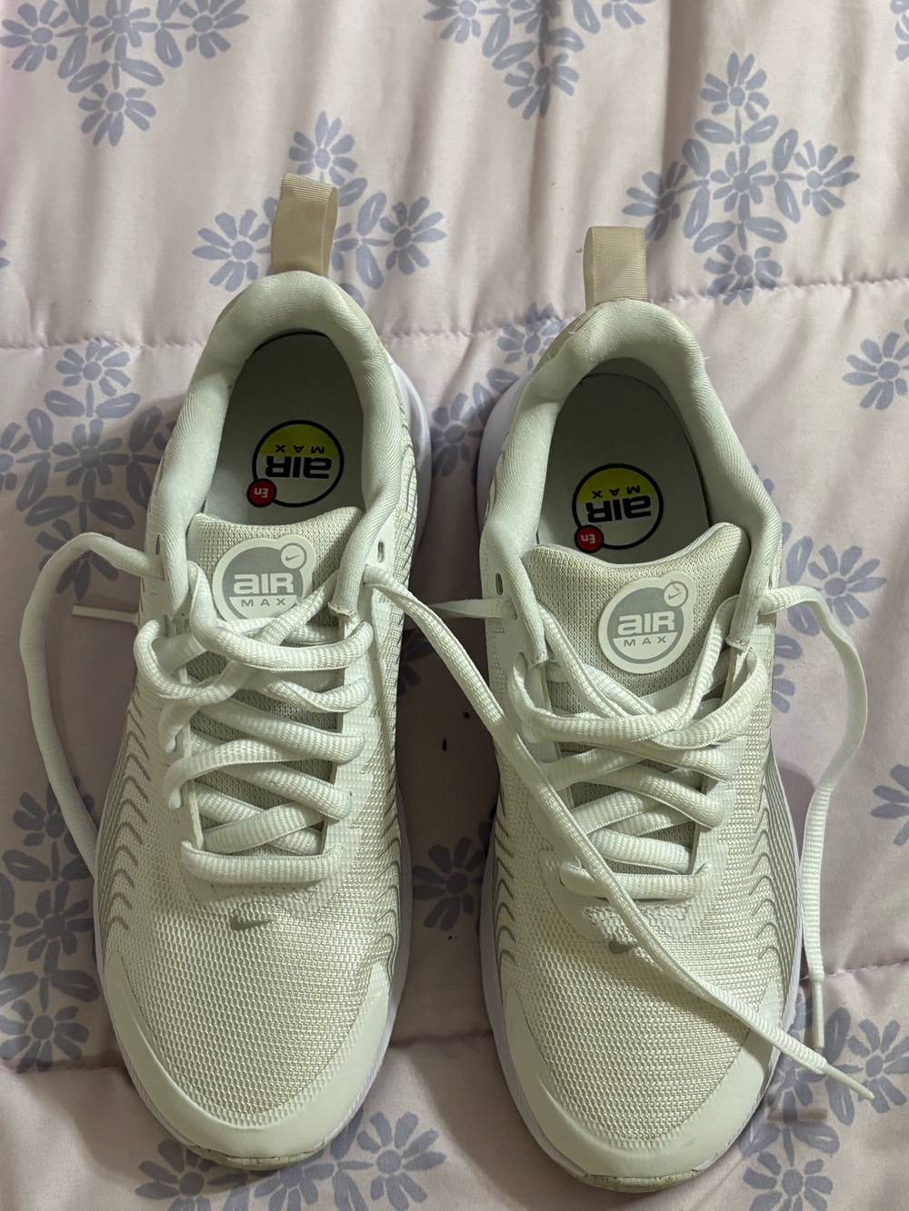 Air Max-Style White Athletic Sneakers